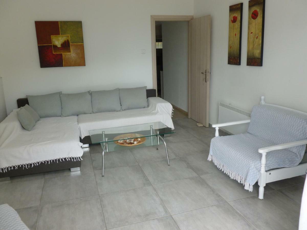 PalaiónTsiflíkion Luca Apartments מראה חיצוני תמונה